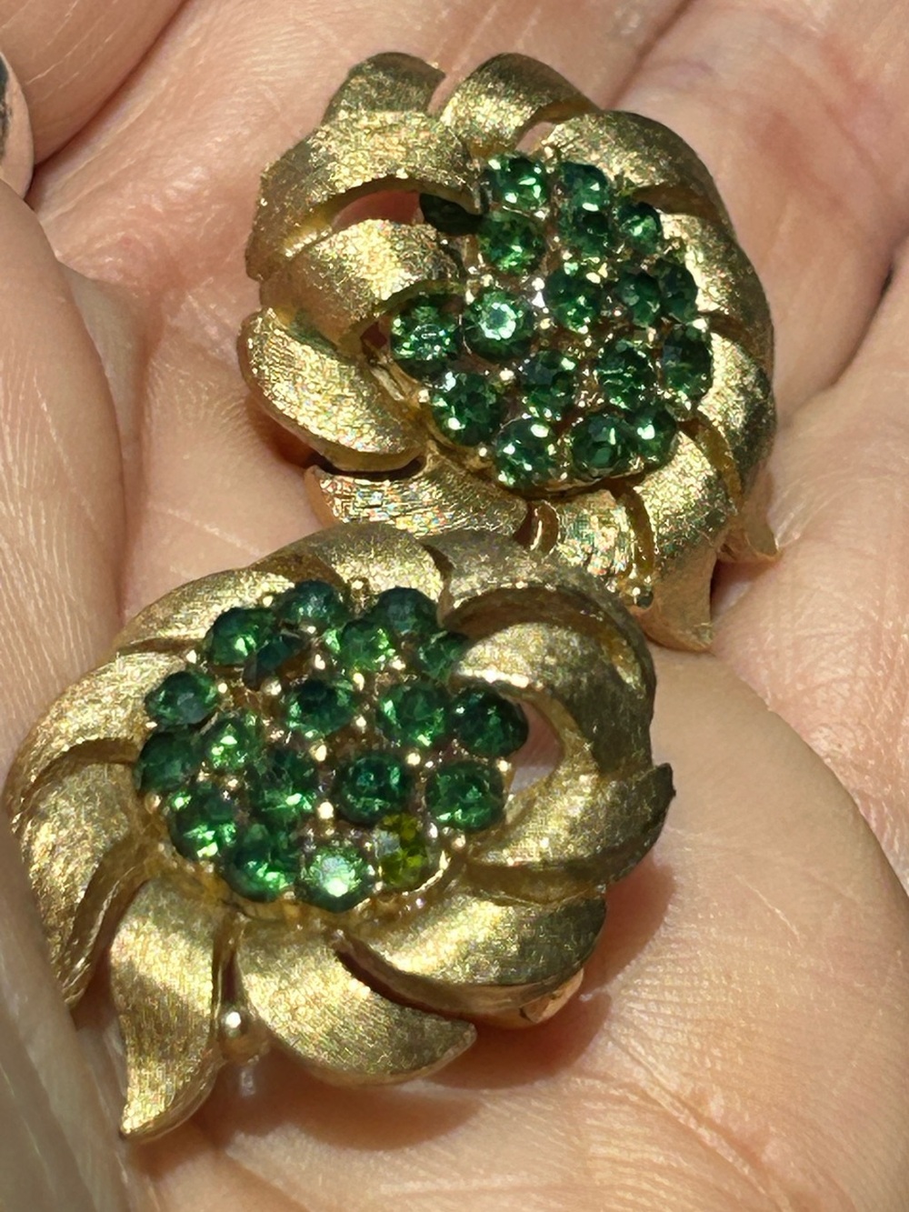 Stunning Vintage Trifari rare earrings✨
💚💚💚💚💚💚💚💚💚💚💚💚💚💚
